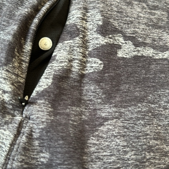 Lululemon Runderful Long Sleeve Top Size 4 - Picture 7 of 7